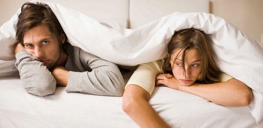 uzrujana žena i muškarac sa slabom potencijom