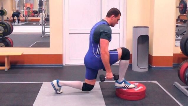 Vježba Lunges s bučicama, povećavajući mušku potenciju